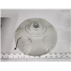 Image 4 : 2 Light fixtures - 15" across & 10" across, nice glass