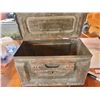 Image 2 : Vintage ammo box 6" xx 7 1/2" x 12" has closure and handles