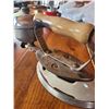 Image 3 : Coleman gas iron - Very scarce cream color Porcelain is very good