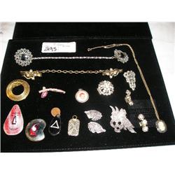 Assorted jewerly.