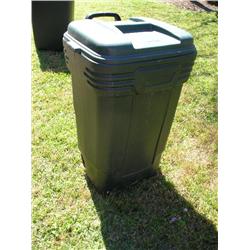 45 gal. trash can w/wheels