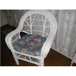 White wicker chair w/cushion