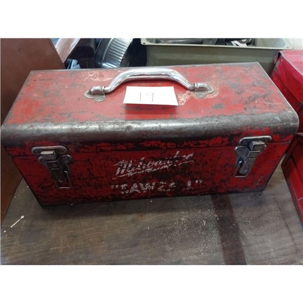 Milwakee Saw With Blades