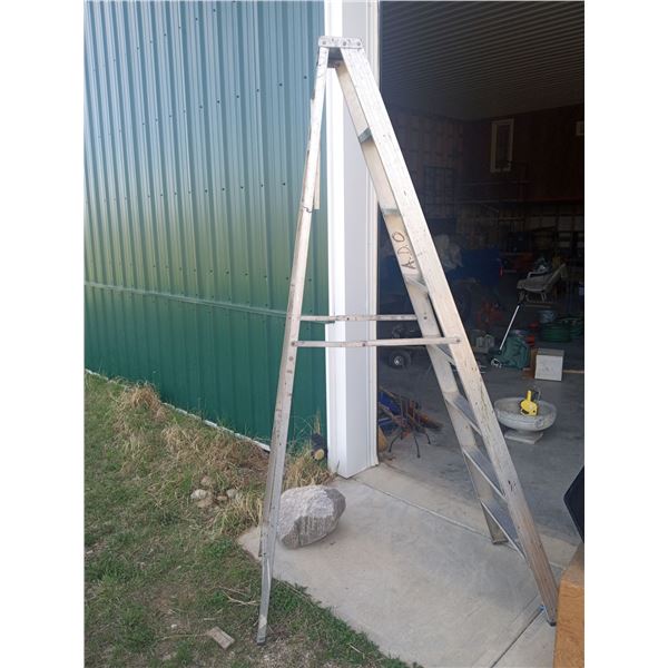Aluminum Folding Ladder 8 Ft