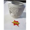 Image 1 : White Vase