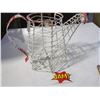 Image 1 : Wire Watering Can Decor
