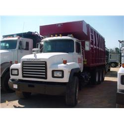 2002 MACK RD688S TRI-AXLE DUMP