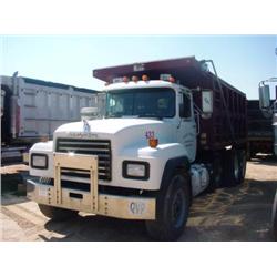 2001 MACK RD688S TRI-AXLE DUMP