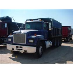 2000 MACK RD688S TRI-AXLE DUMP