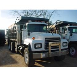 1999 MACK RD690S TRI-AXLE DUMP