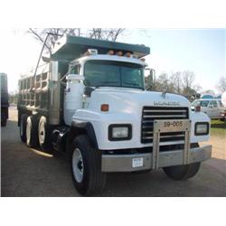 1999 MACK RD690S TRI-AXLE DUMP