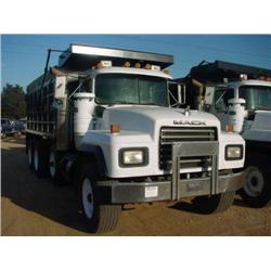 1999 MACK RD690S TRI-AXLE DUMP