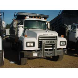 1999 MACK RD690S TRI-AXLE DUMP