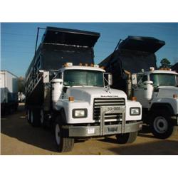 1999 MACK RD690S TRI-AXLE DUMP