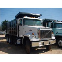 1999 VOLVO TRI-AXLE DUMP