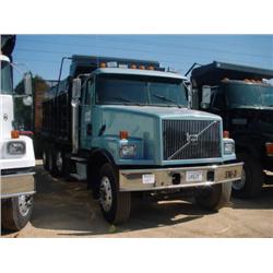 1999 VOLVO TRI-AXLE DUMP