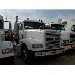 2000 FREIGHTLINER FLD120 T/A TRUCK TRACTOR
