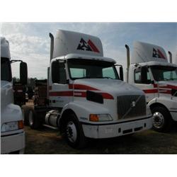 1999 VOLVO T/A TRUCK TRACTOR