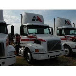 1999 VOLVO T/A TRUCK TRACTOR