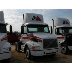 1999 VOLVO T/A TRUCK TRACTOR