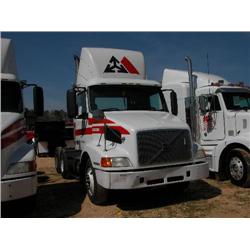 1999 VOLVO T/A TRUCK TRACTOR