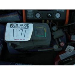 CAMPBELL HAUSFELD AIR COMPRESSOR 8 GAL 125 MAX PSI