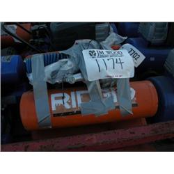 RIDGID AIR COMPRESSOR TWIN TANK 4.5 GAL 150 MAX PSI