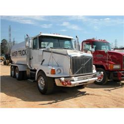 1997 VOLVO WC64T T/A WATER TRUCK