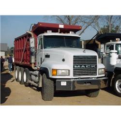 2000 MACK CL713 TRI-AXLE DUMP