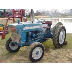 FORD 2000 FARM TRACTOR