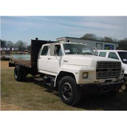 1985 FORD F700 CREW CAB FLATBED