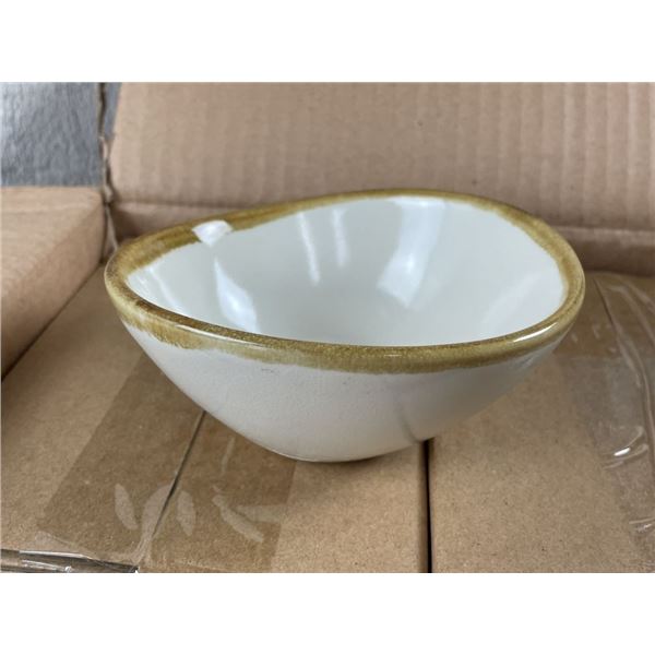 35oz, 8.5" White Terrastone Bowls - Lot of 12 &FJ552/R1-1
