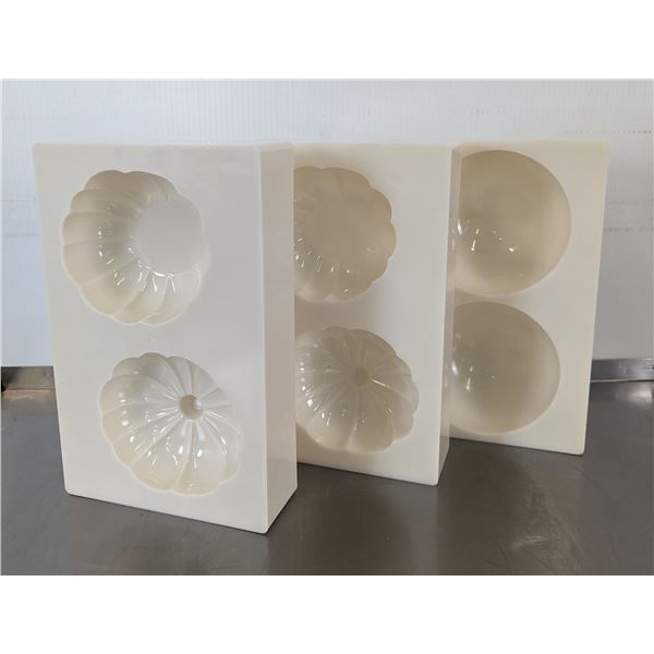 Sphere & Pumpkin Molds - Lot of 3 &L2-18/Front D