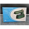 Image 3 : Foldable Mini Iron with Spray