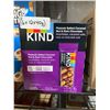 Image 2 : CASE LOT - Kind Peanut salted caramel bars 6 x 12 x 40g