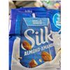 Image 2 : Silk Almond Vanilla Dairy Free Drink 18 x 236ml