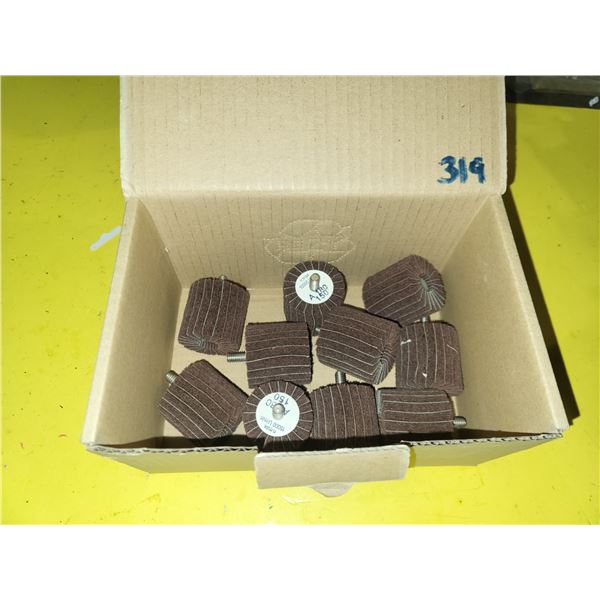 Box(10) of Threaded Scotch-Brit FlapWheel 1"1/2 x 1"1/2 x 1/4"-20 Gr. Fine