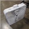 Image 2 : WHITE BOX FAN