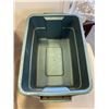 Image 4 : 12 SMALL TOTES AND BINS WITH LIDS