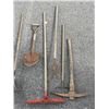Image 3 : ASSORTED GARDEN TOOLS