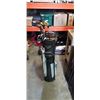 Image 1 : GOLF BAG WITH ASSORTED GOLF CLUBS