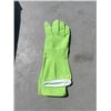 Image 3 : APPROX 300 NEW PAIRS OF SIZE MEDIUM GREEN RUBBER GLOVES