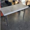 Image 1 : 4' FOLDING MARKET TABLE