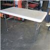 Image 2 : 4' FOLDING MARKET TABLE