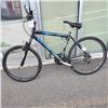 Image 1 : BLACK TRIUMPH BIKE