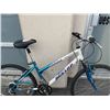 Image 2 : WHITE DUNLOP BIKE