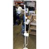 Image 2 : TWO FLOOR LAMPS AND ONE TABLE LAMP