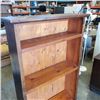 Image 2 : PINE BOOKSHELF