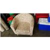 Image 1 : ACCENT BUCKET CHAIR