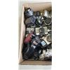 Image 2 : ASSORTED VINTAGE 35MM CAMERAS AND LENSES